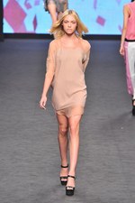 スポーツウェアを上質なデイリーウエアに昇華させた C'N'C コスチューム ナショナル(C'N'C CoSTUME NATIONAL)、2012年春夏コレクション｜写真38