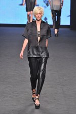 スポーツウェアを上質なデイリーウエアに昇華させた C'N'C コスチューム ナショナル(C'N'C CoSTUME NATIONAL)、2012年春夏コレクション｜写真42