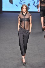 スポーツウェアを上質なデイリーウエアに昇華させた C'N'C コスチューム ナショナル(C'N'C CoSTUME NATIONAL)、2012年春夏コレクション｜写真45