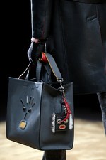 フェンディ、バッグストラップ フェンディ、カスタムできるバッグストラップ「ストラップ ユー