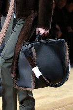 フェンディ、バッグストラップ フェンディ、カスタムできるバッグストラップ「ストラップ ユー