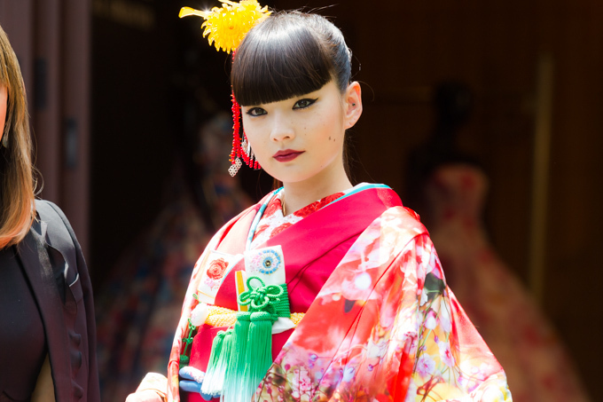 富士山｜蜷川実花による「M / mika ninagawa」のウエディングコレクションに初の‟和装”が登場