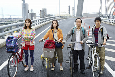 映画『サバイバルファミリー』矢口史靖監督最新作、電気がなくなった世界で家族が大奮闘