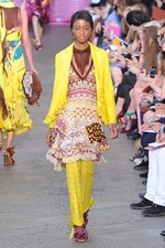 鳥のように羽ばたいていけそうな軽やかなドレスが印象的 - MISSONI(ミッソーニ) 2012年春夏コレクション｜写真27