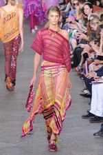 鳥のように羽ばたいていけそうな軽やかなドレスが印象的 - MISSONI(ミッソーニ) 2012年春夏コレクション｜写真46