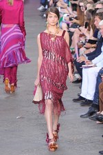 鳥のように羽ばたいていけそうな軽やかなドレスが印象的 - MISSONI(ミッソーニ) 2012年春夏コレクション｜写真49