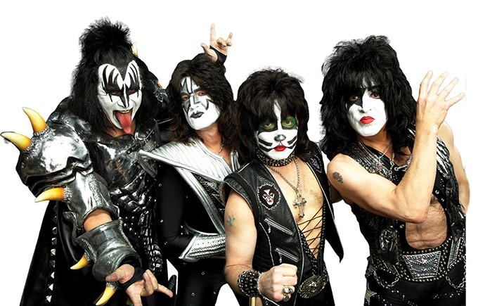 ロックバンド Kiss の展覧会 世界初を含む衣装や楽器など約100点 Vrでメンバー自宅公開 ファッションプレス