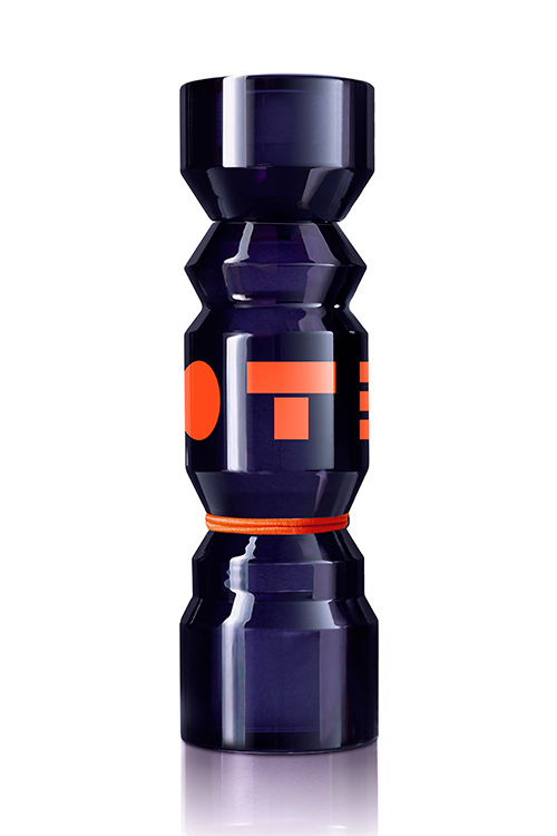 ケンゾーの新香水「トーテム オーデトワレ」ボトルはトーテムポールをイメージ、3種のウッディの香り | 写真