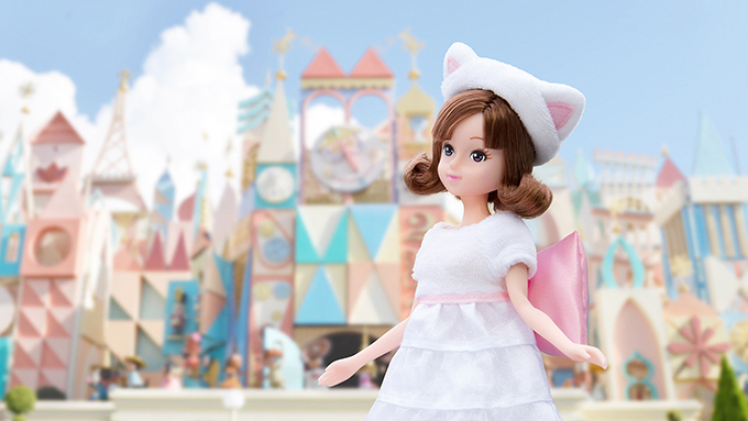 東京ディズニーリゾート初の「ファッションドール」ミニーやデイジー、アリスをモチーフにした洋服 | 写真