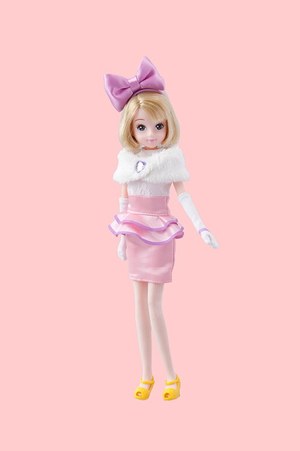 東京ディズニーリゾート初の ファッションドール ミニーやデイジー アリスをモチーフにした洋服 ファッションプレス