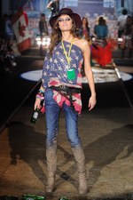 泥まみれで楽しむフリーマインドなロックフェスティバル - ディースクエアード(DSQUARED2)、2012年春夏コレクション｜写真15