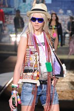 泥まみれで楽しむフリーマインドなロックフェスティバル - ディースクエアード(DSQUARED2)、2012年春夏コレクション｜写真22