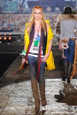 泥まみれで楽しむフリーマインドなロックフェスティバル - ディースクエアード(DSQUARED2)、2012年春夏コレクション｜写真34