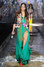 泥まみれで楽しむフリーマインドなロックフェスティバル - ディースクエアード(DSQUARED2)、2012年春夏コレクション｜写真37