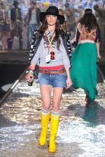 泥まみれで楽しむフリーマインドなロックフェスティバル - ディースクエアード(DSQUARED2)、2012年春夏コレクション｜写真38