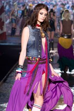 泥まみれで楽しむフリーマインドなロックフェスティバル - ディースクエアード(DSQUARED2)、2012年春夏コレクション｜写真41