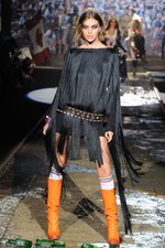泥まみれで楽しむフリーマインドなロックフェスティバル - ディースクエアード(DSQUARED2)、2012年春夏コレクション｜写真44