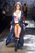 泥まみれで楽しむフリーマインドなロックフェスティバル - ディースクエアード(DSQUARED2)、2012年春夏コレクション｜写真45