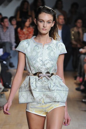 イタリアルネッサンスの美を閉じ込めた - アキラーノ・リモンディ 2012年春夏コレクション｜写真18