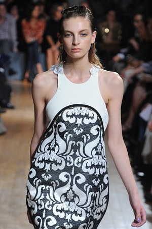 イタリアルネッサンスの美を閉じ込めた - アキラーノ・リモンディ 2012年春夏コレクション｜写真30