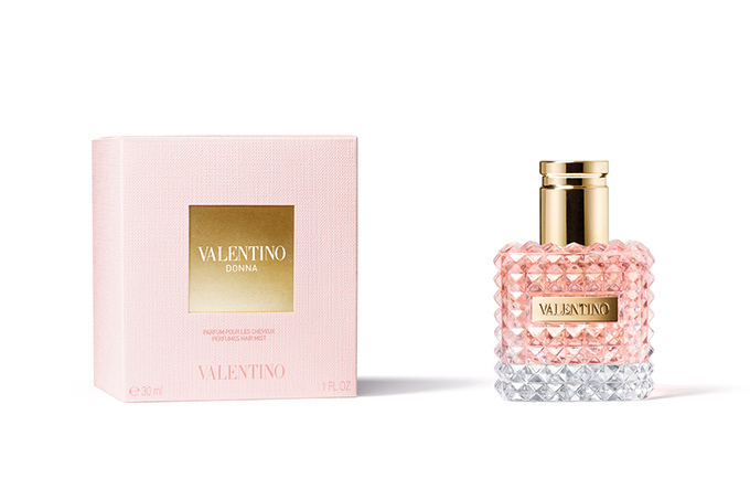ヴァレンティノの香水「ドンナ」にヘアミストが仲間入り、アイリス・ローズ・バニラの調和のとれた香り | 写真