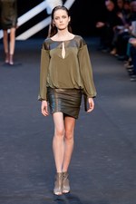 シックなカラーでスタイリッシュに贈る - ギ ラロッシュ(Guy Laroche) 2012年春夏コレクション｜写真16