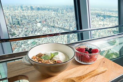 朝食(朝ごはん)｜東京スカイツリー×漫画『いつかティファニーで朝食を』、地上340mの展望台で朝食イベント開催