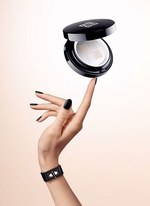 ジバンシイから‟かぐや姫”のツヤ肌をつくる新ファンデーション - メタルクッションを採用｜写真3