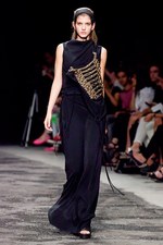 若い戦士達の気高いスピリットをモダンに昇華 - A.F.ヴァンデヴォースト(A.F.VANDEVORST) 2012年春夏コレクション｜写真2