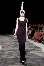 若い戦士達の気高いスピリットをモダンに昇華 - A.F.ヴァンデヴォースト(A.F.VANDEVORST) 2012年春夏コレクション｜写真4