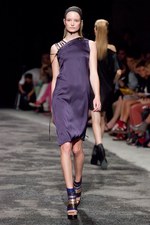 若い戦士達の気高いスピリットをモダンに昇華 - A.F.ヴァンデヴォースト(A.F.VANDEVORST) 2012年春夏コレクション｜写真17