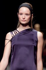 若い戦士達の気高いスピリットをモダンに昇華 - A.F.ヴァンデヴォースト(A.F.VANDEVORST) 2012年春夏コレクション｜写真18