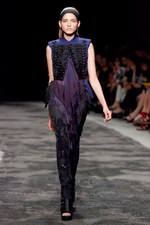 若い戦士達の気高いスピリットをモダンに昇華 - A.F.ヴァンデヴォースト(A.F.VANDEVORST) 2012年春夏コレクション｜写真19