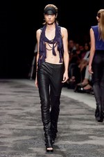 若い戦士達の気高いスピリットをモダンに昇華 - A.F.ヴァンデヴォースト(A.F.VANDEVORST) 2012年春夏コレクション｜写真21