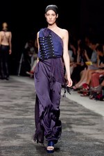 若い戦士達の気高いスピリットをモダンに昇華 - A.F.ヴァンデヴォースト(A.F.VANDEVORST) 2012年春夏コレクション｜写真23