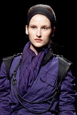 若い戦士達の気高いスピリットをモダンに昇華 - A.F.ヴァンデヴォースト(A.F.VANDEVORST) 2012年春夏コレクション｜写真28