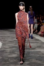 若い戦士達の気高いスピリットをモダンに昇華 - A.F.ヴァンデヴォースト(A.F.VANDEVORST) 2012年春夏コレクション｜写真29