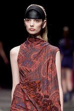 若い戦士達の気高いスピリットをモダンに昇華 - A.F.ヴァンデヴォースト(A.F.VANDEVORST) 2012年春夏コレクション｜写真30