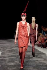 若い戦士達の気高いスピリットをモダンに昇華 - A.F.ヴァンデヴォースト(A.F.VANDEVORST) 2012年春夏コレクション｜写真31