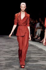 若い戦士達の気高いスピリットをモダンに昇華 - A.F.ヴァンデヴォースト(A.F.VANDEVORST) 2012年春夏コレクション｜写真33