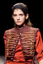 若い戦士達の気高いスピリットをモダンに昇華 - A.F.ヴァンデヴォースト(A.F.VANDEVORST) 2012年春夏コレクション｜写真38