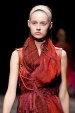 若い戦士達の気高いスピリットをモダンに昇華 - A.F.ヴァンデヴォースト(A.F.VANDEVORST) 2012年春夏コレクション｜写真41