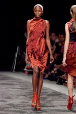 若い戦士達の気高いスピリットをモダンに昇華 - A.F.ヴァンデヴォースト(A.F.VANDEVORST) 2012年春夏コレクション｜写真42