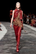 若い戦士達の気高いスピリットをモダンに昇華 - A.F.ヴァンデヴォースト(A.F.VANDEVORST) 2012年春夏コレクション｜写真43