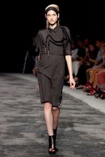 若い戦士達の気高いスピリットをモダンに昇華 - A.F.ヴァンデヴォースト(A.F.VANDEVORST) 2012年春夏コレクション｜写真46