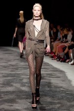 若い戦士達の気高いスピリットをモダンに昇華 - A.F.ヴァンデヴォースト(A.F.VANDEVORST) 2012年春夏コレクション｜写真48