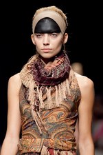 若い戦士達の気高いスピリットをモダンに昇華 - A.F.ヴァンデヴォースト(A.F.VANDEVORST) 2012年春夏コレクション｜写真54