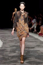 若い戦士達の気高いスピリットをモダンに昇華 - A.F.ヴァンデヴォースト(A.F.VANDEVORST) 2012年春夏コレクション｜写真55