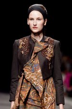 若い戦士達の気高いスピリットをモダンに昇華 - A.F.ヴァンデヴォースト(A.F.VANDEVORST) 2012年春夏コレクション｜写真56