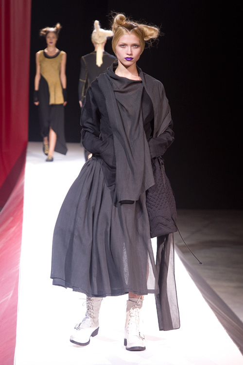 ヨウジヤマモト(Yohji Yamamoto) 2012年春夏ウィメンズコレクション  - 写真36